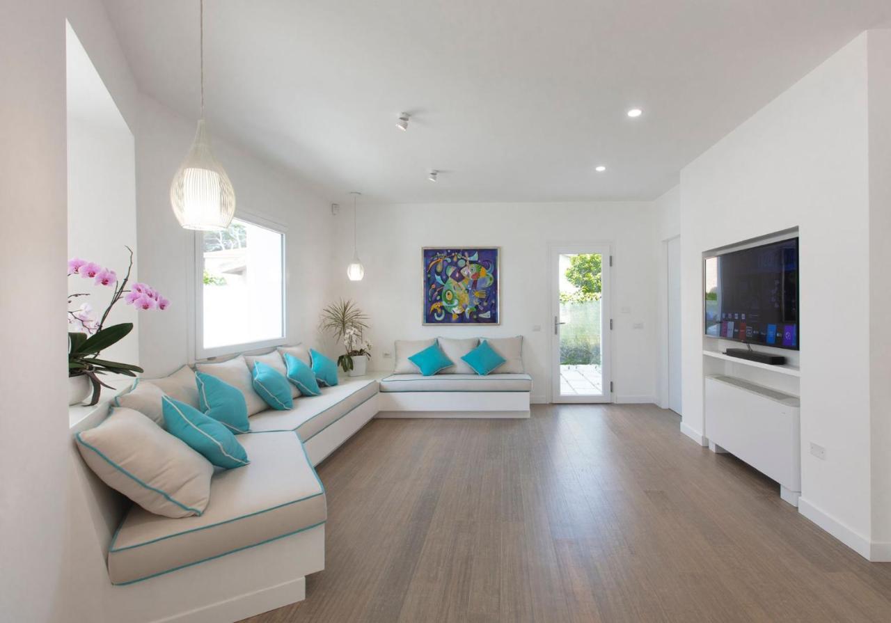 B&B La Porta Sulla Spiaggia 콰르투 산텔레나 외부 사진