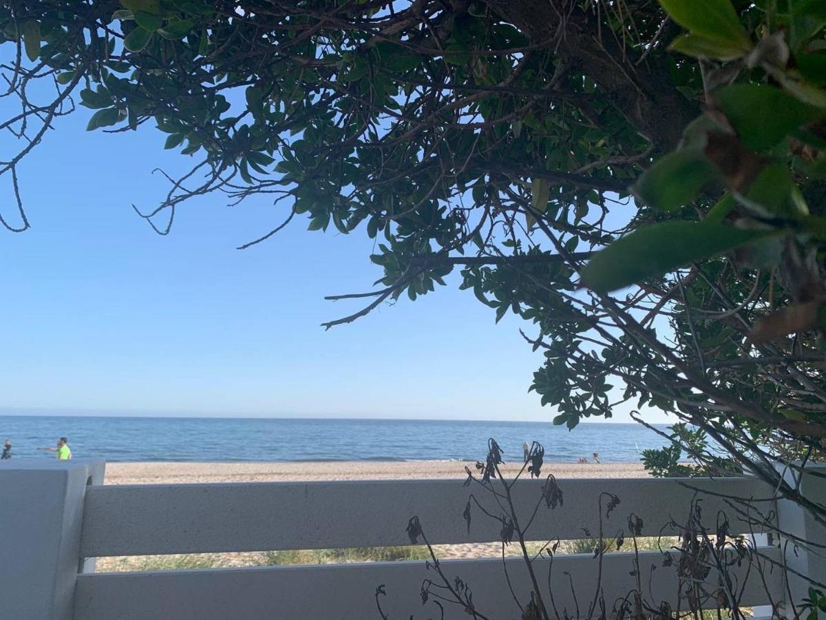 B&B La Porta Sulla Spiaggia 콰르투 산텔레나 외부 사진